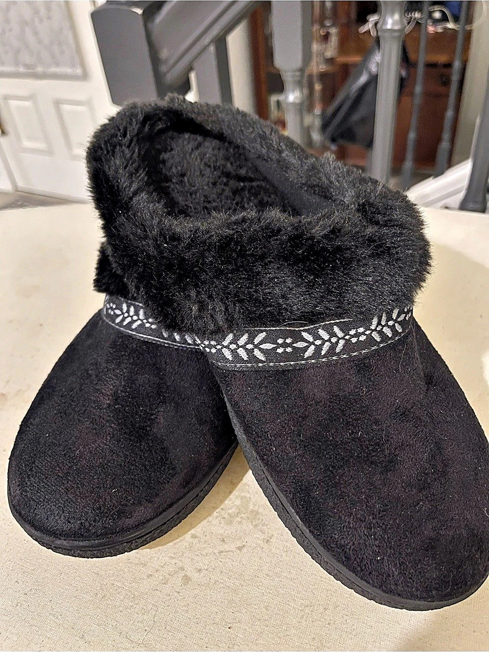 Isotoner Women's Embroidered Microsuede Clara Clog Slippers Black US 9-10